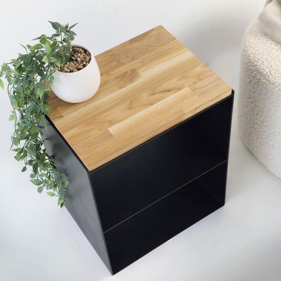 Naktinė spintelė LONA-3 su dviem lentynomis