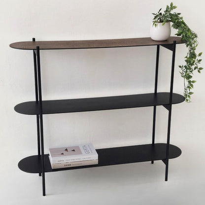 Metalinė konsolė su lentynomis – funkcionalus staliukas interjerui