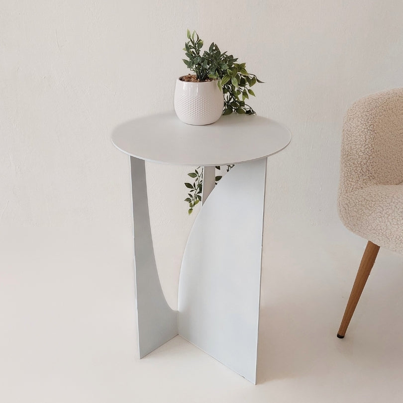 apvalus kavos staliukas