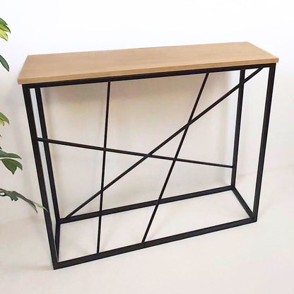 Minimalistinė konsolė su  metalinėmis kojomis