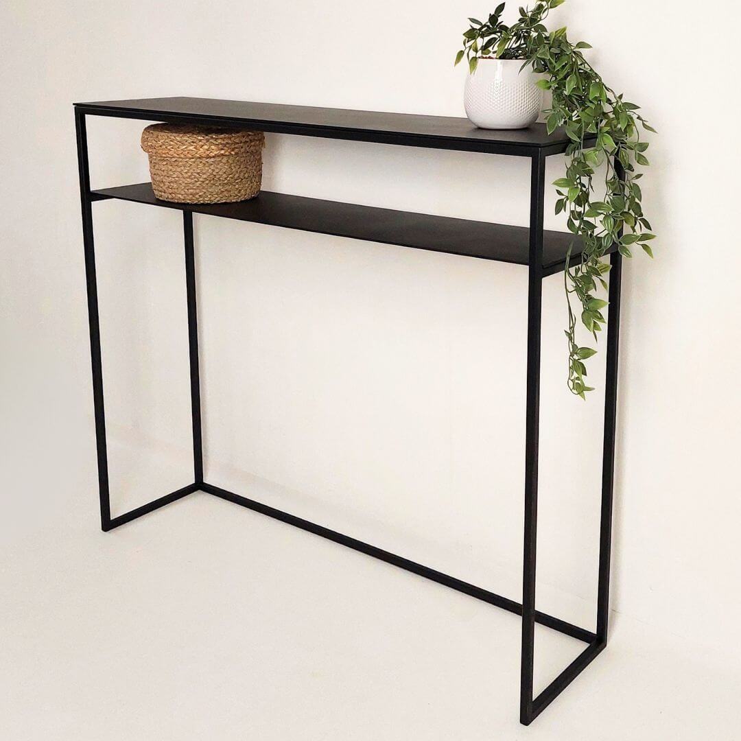 minimalistinė konsolinė lentyna