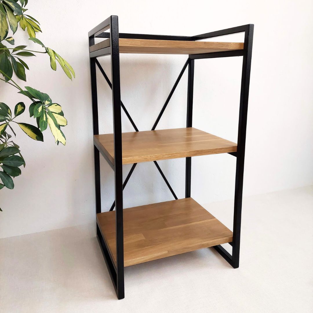 SUBTILUMAS-2 lentyna - elegantiška ir kompaktiška lentyna iš metalo ir ąžuolo.