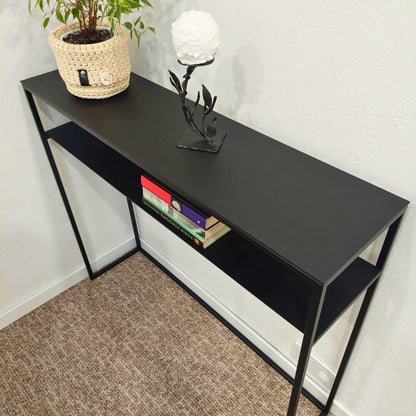 minimalistine konsoline lentyna staliukas