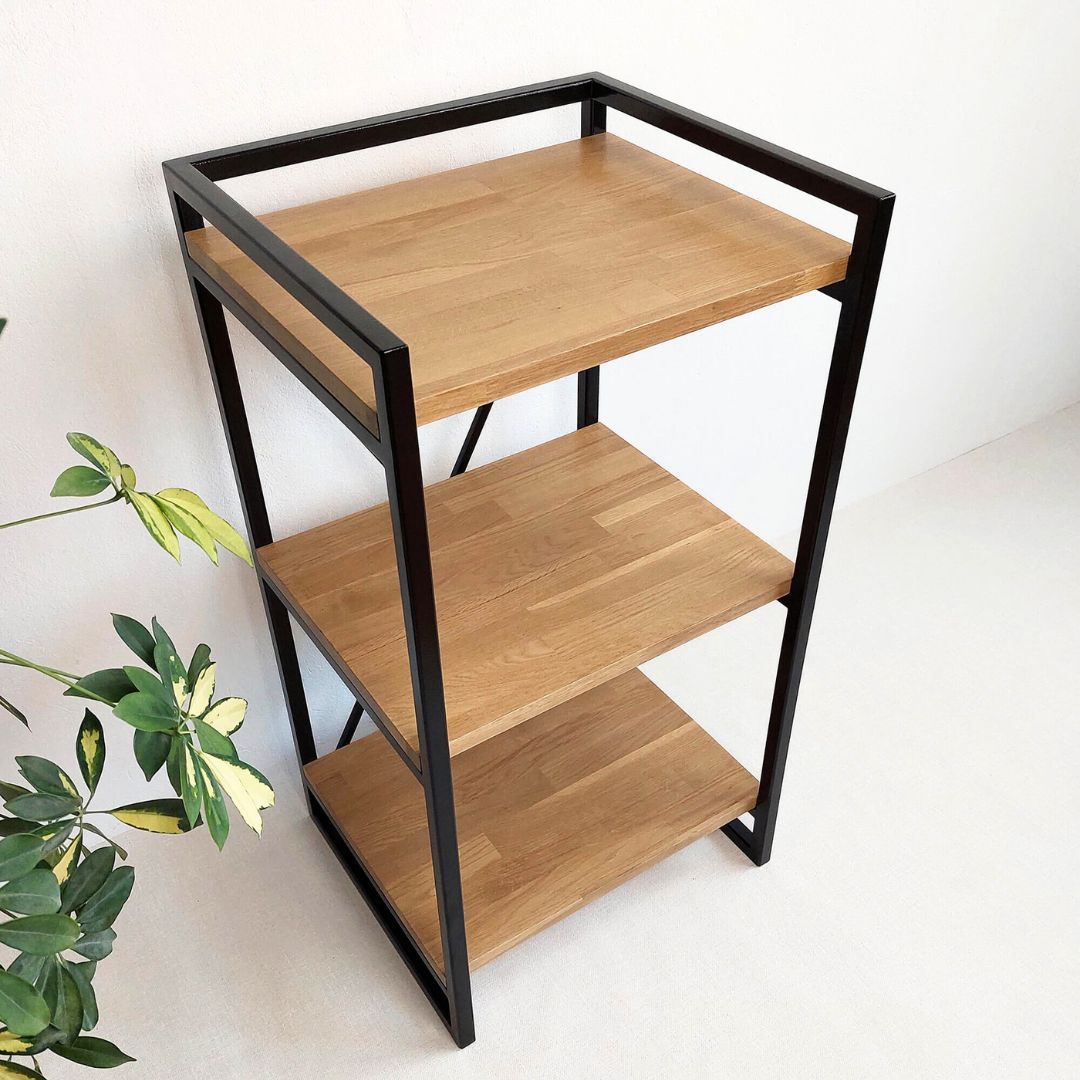 SUBTILUMAS-2 lentyna - elegantiška ir kompaktiška lentyna iš metalo ir ąžuolo.