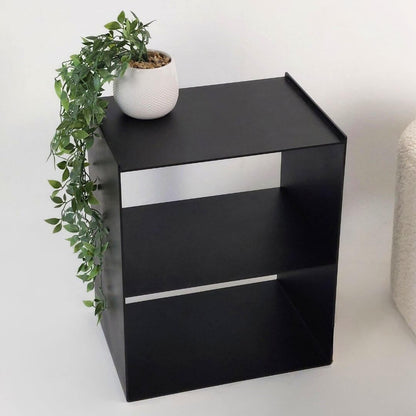 Minimalistinė miegamojo spintelė LONA-1 iš juodo metalo