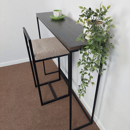 minimalistinio dizaino konsolinis staliukas kaip baro staliukas balkone