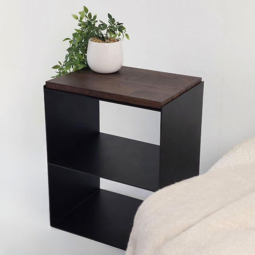 Minimalistinio dizaino naktinė spintelė LONA-3 su metaline konstrukcija ir mediniu viršumi