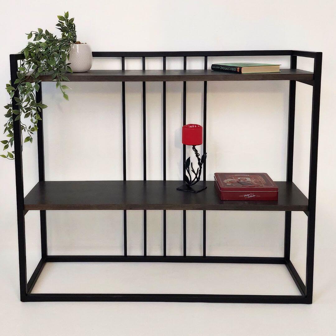 konsolinis staliukas, puikiai tinkantis nedideliam butui