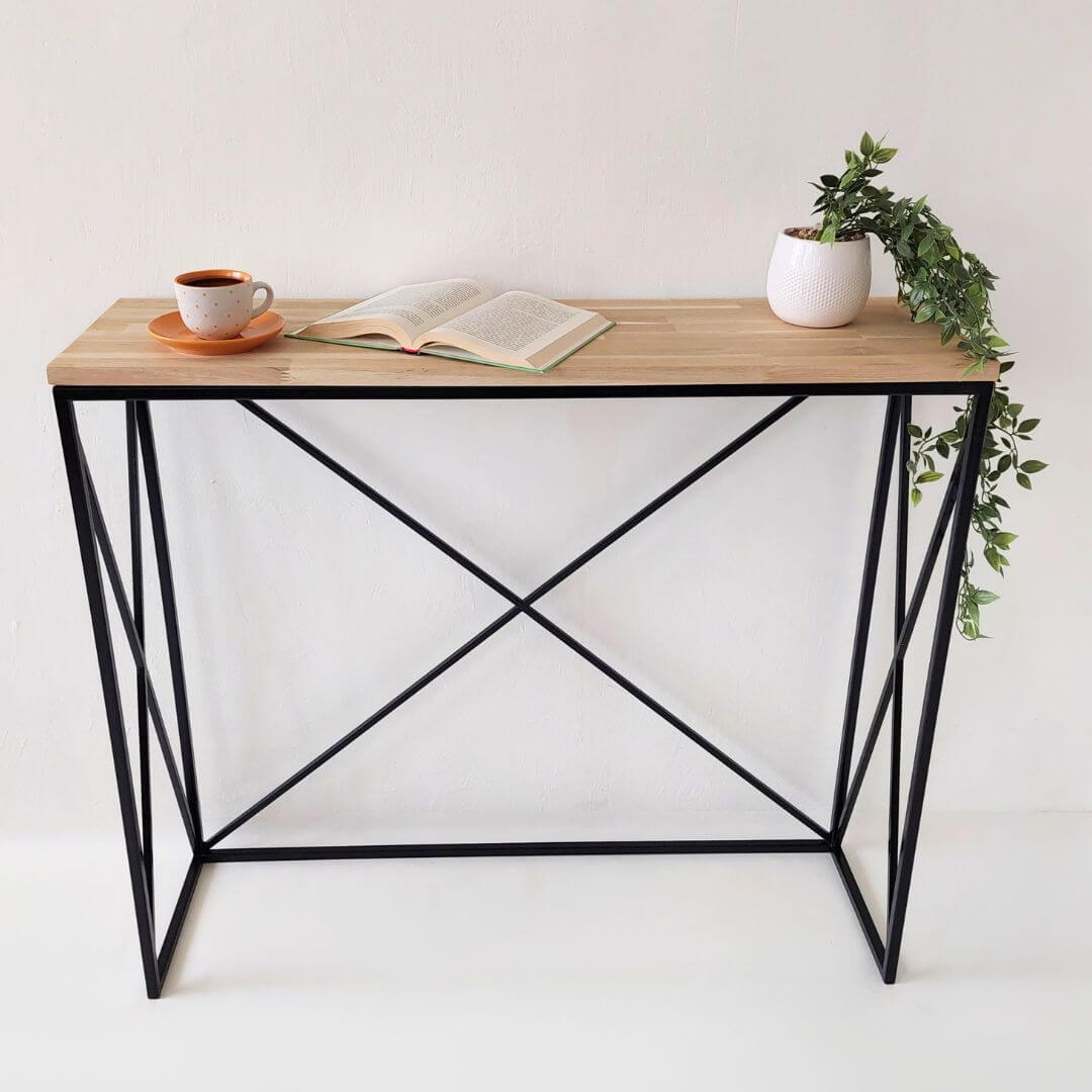minimalistinis konsolinis staliukas prieškambariui