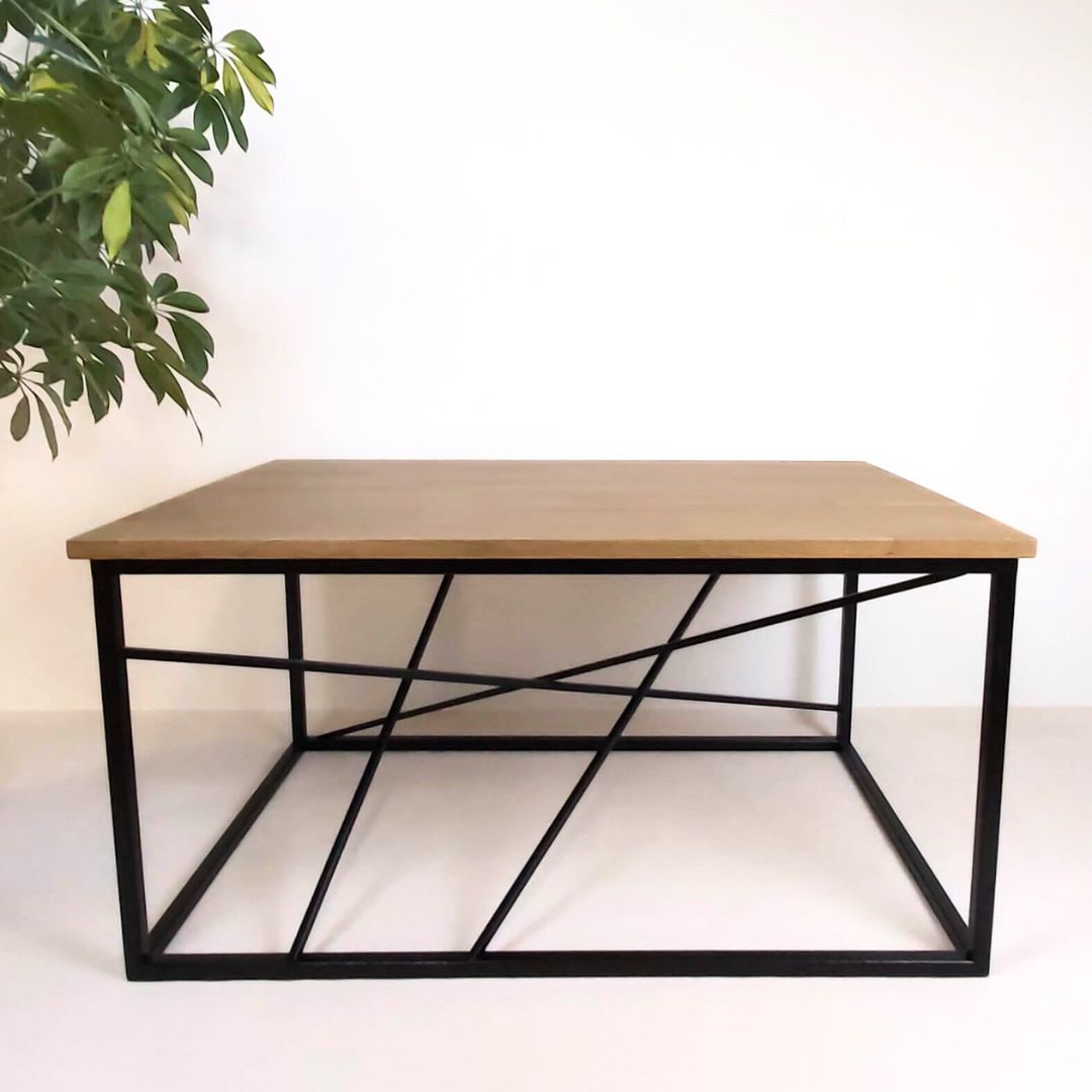 Staliukas VORATINKLIS-1 - Minimalistinio stiliaus staliukas norintiems susikurti stilingą, patogią ir neperkrautą namų erdvę.