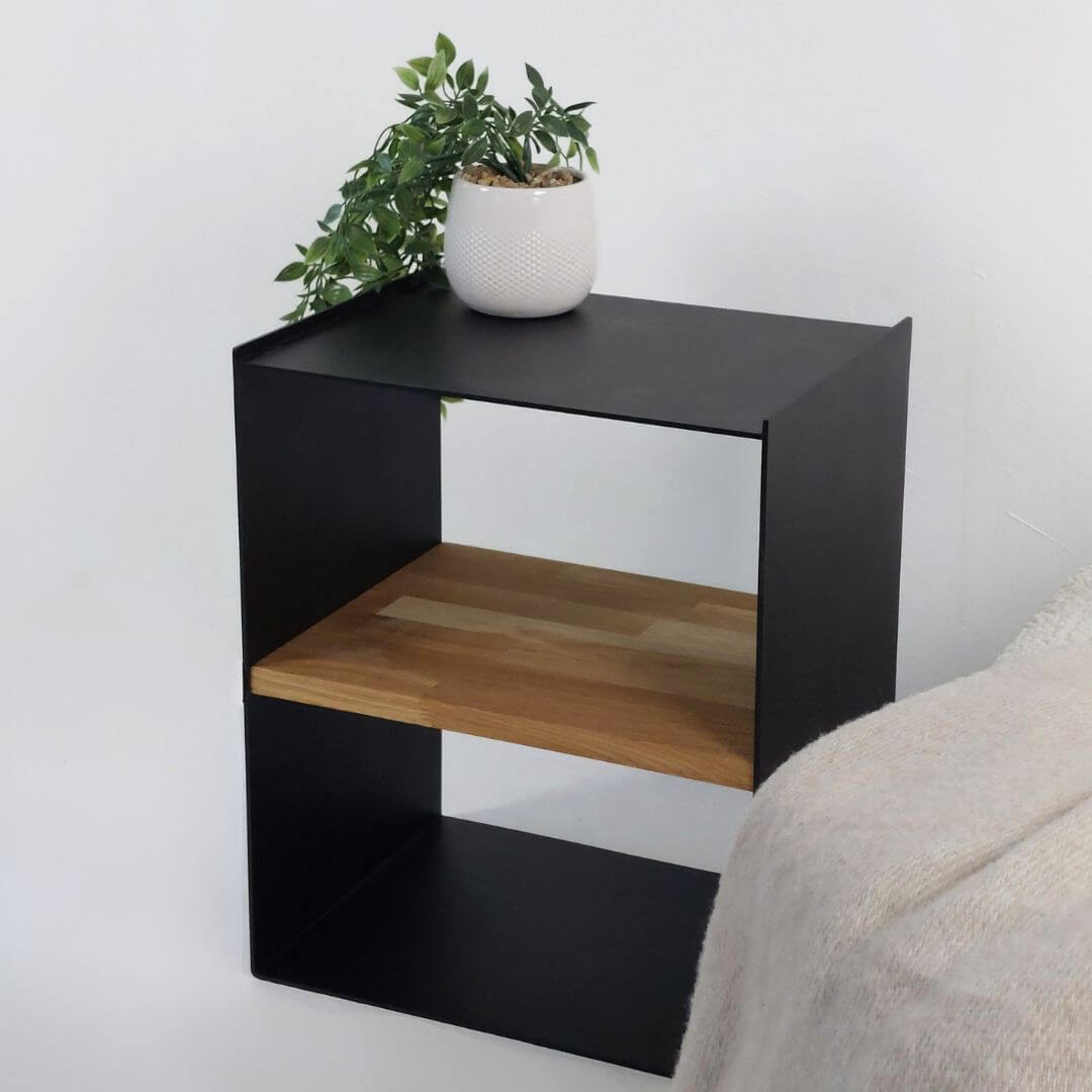 Funkcionalus staliukas prie lovos LONA-4