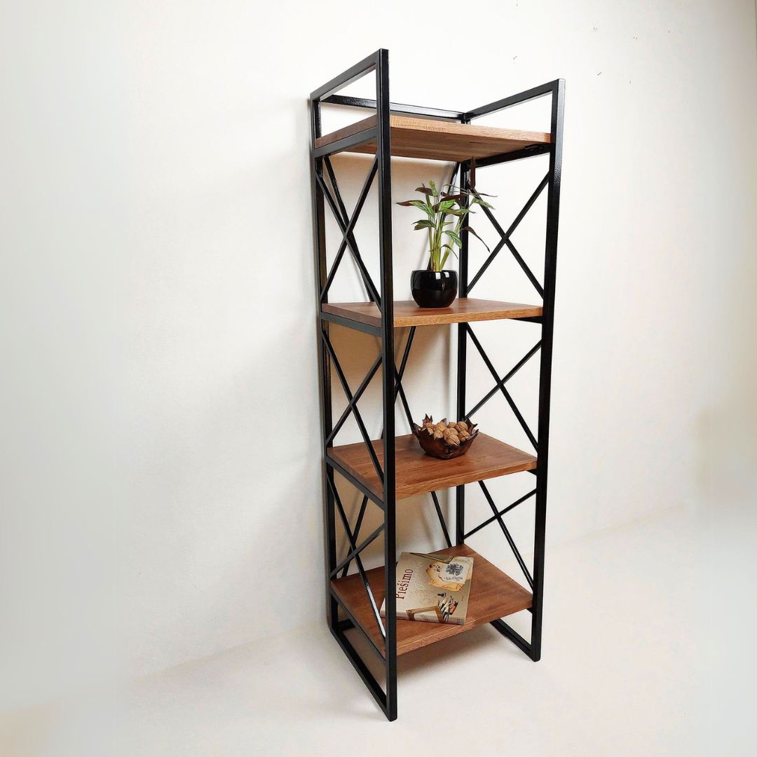 patvari pastatoma knygų lentyna