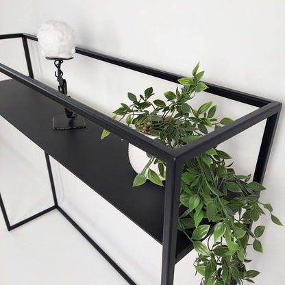 šiuolaikiška minimalistinė konsolė, patvarūs lietuviški baldai