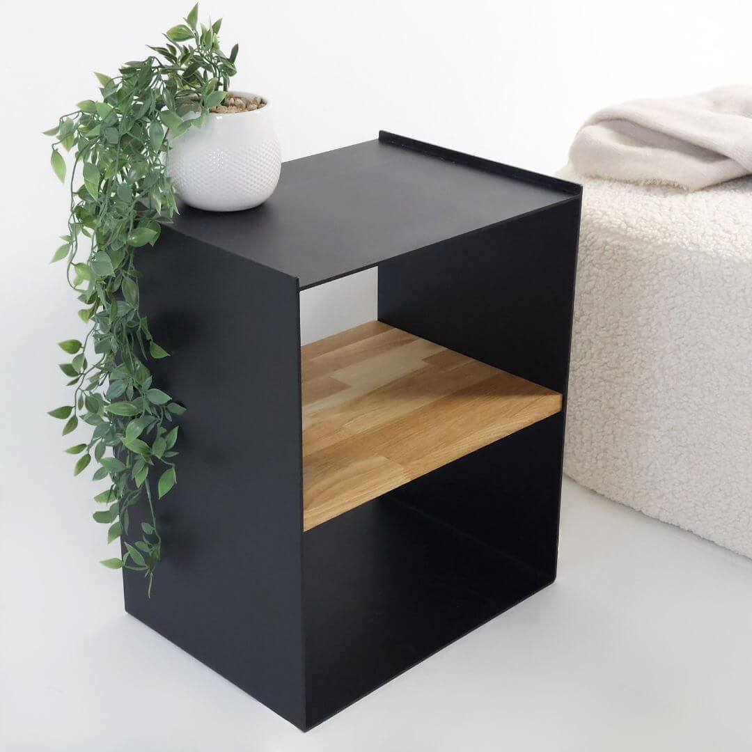 Staliukas prie lovos LONA-4 iš juodo metalo