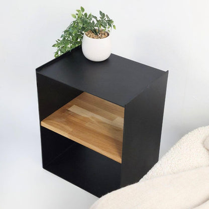 Staliukas prie lovos LONA-4 su lentyna