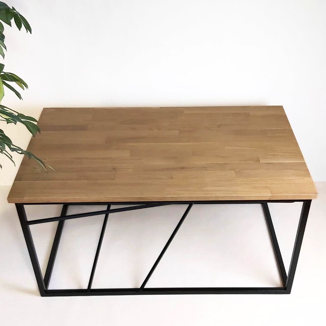 Staliukas VORATINKLIS-1 - Minimalistinio stiliaus staliukas norintiems susikurti stilingą, patogią ir neperkrautą namų erdvę.